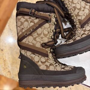 Coach Marian 12cm Signature Snow Boots - Khaki/Brown